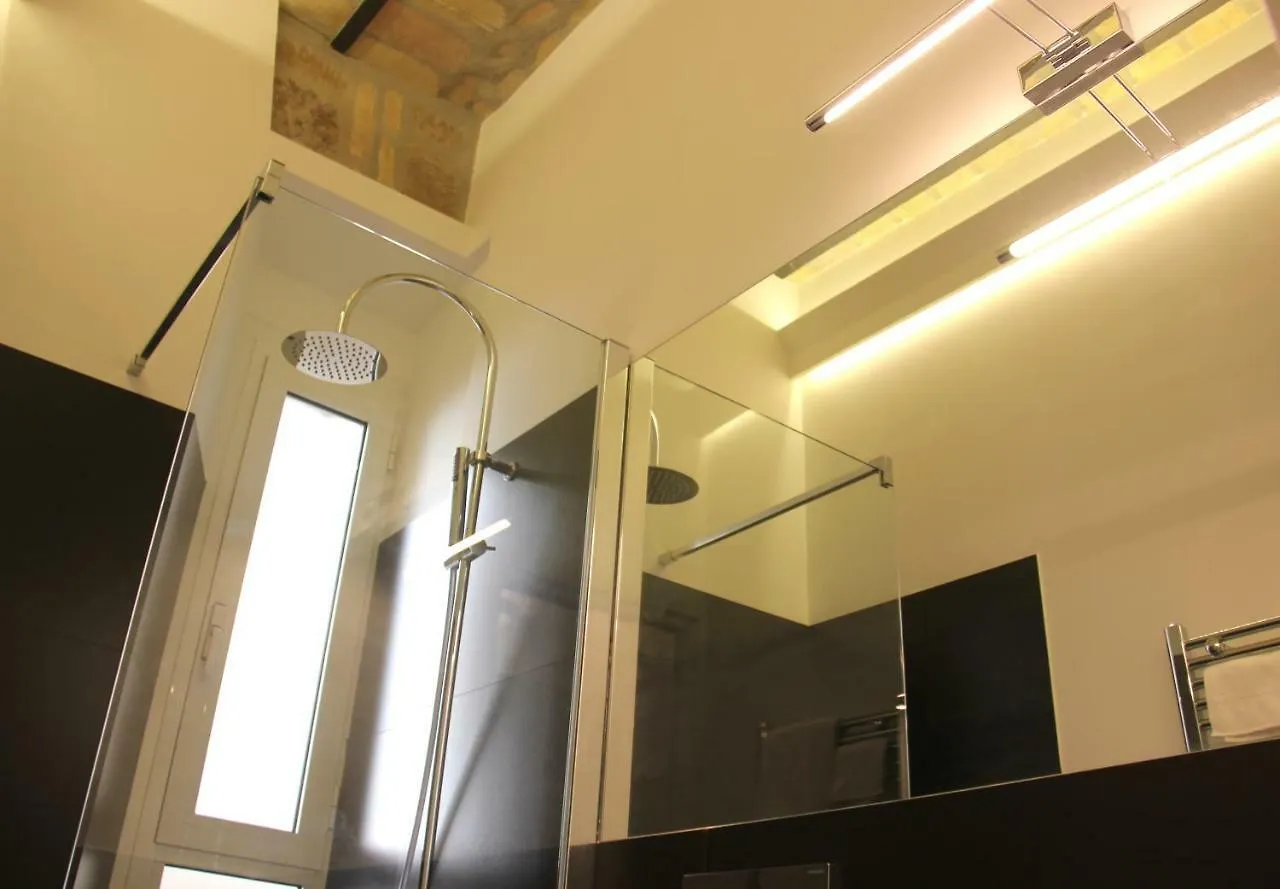 Luxury Rooms Near Colosseum Рим 2*,